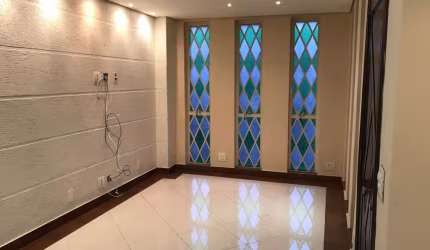 Casa em Pacaembú com 174m², 2 quartos, 2 suítes, 3 vagas.