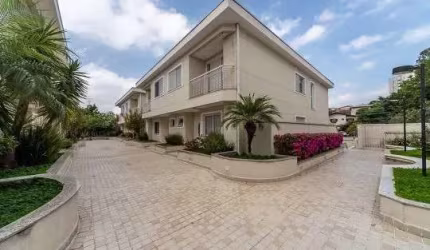 Casa de Condomínio no Jardim Prudência com 300m², 4 quartos, 2 suítes, 6 vagas.