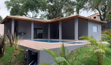 Ibiúna: Casa 3 dorm sendo 1 suite, vaga para vários carros, 1084m2- Vini : 11 96415-0603
