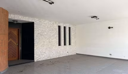 CASA PADRÃO - EXCELENTE OPORTUNIDADE