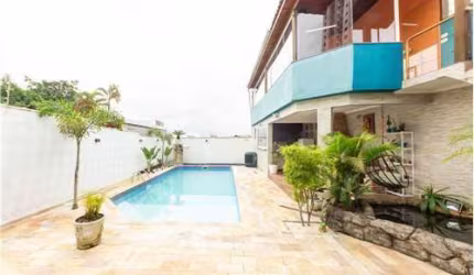 Casa tipo para venda com 3 quartos, sendo 3 suítes, 419m²