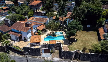Casa tipo para venda com 6 quartos, sendo 4 suítes, 708m²