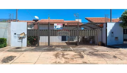 Casa tipo para venda com 2 quartos, 103m²