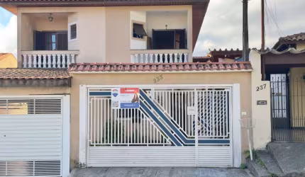 Casa tipo para venda com 3 quartos, sendo 1 suíte, 150m²