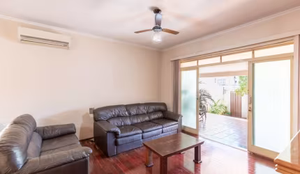 Casa tipo para venda com 3 quartos, sendo 2 suítes, 250m²
