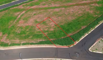 Lote em condomínio para venda, 389m²