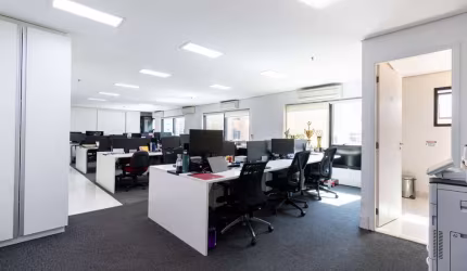 Conjunto comercial para venda e locação, 240m²
