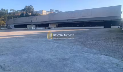 Galpão para Locação em Itapevi, Itaqui, 4 banheiros