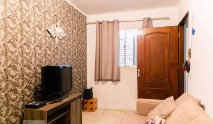 Casa tipo para venda com 8 quartos, sendo 8 suítes, 192m²