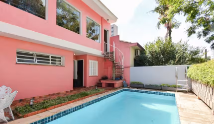 Casa tipo para venda com 3 quartos, sendo 1 suíte, 250m²