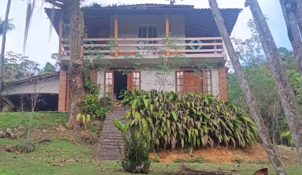 Lindo sítio à venda em Vargem Grande 28000m2 com bela casa, cachoeira, lago ( piscina natural ) , Próximo ao melhor centro gastronômico de Vargem Grande RJ, Haras, Pousadas, Escolas Etc....