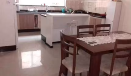 Sobrado para venda tem 224 m² e 3 Dorms 1 Suíte em Vila Pires - Santo André - SP.