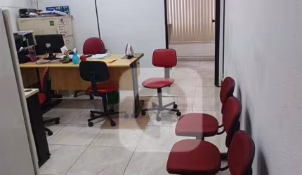 Oportunidade única de adquirir sala comercial.