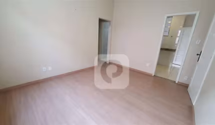 Casa de Vila, ótima oportunidade.