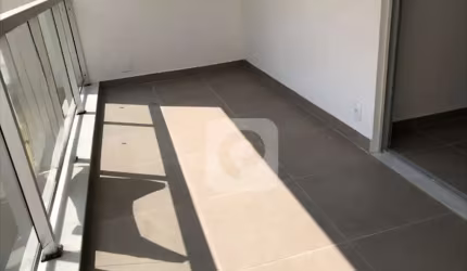 Excelente apartamento de 3 quartos, varanda, vaga, próximo metrô. Primeira Locação!
