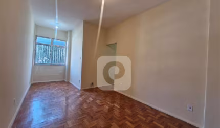Apartamento Três quartos, próximo metro Afonso Pena e São Francisco Xavier.