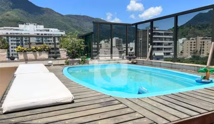Cobertura  duplex três quartos  duas vagas na Tijuca