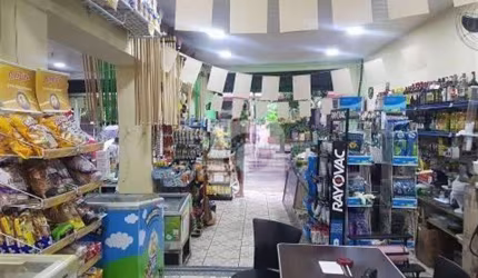 Loja comercial frente de rua , junto à  Haddock Lôbo.