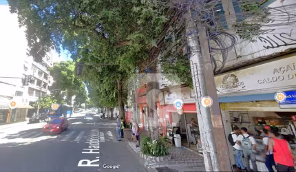 Loja comercial frente de rua , junto à  Haddock Lôbo.
