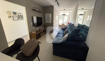 Excelente apartamento de 2 qtos com varanda!!!