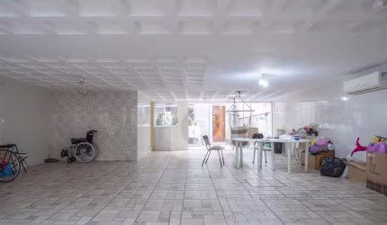 Duas casas de 3 quartos, área de lazer completa de 330m2 - Tijuca