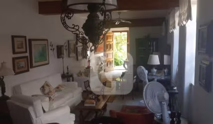 Casa, colada ao Shopping da Gávea, rua tranquila e arborizada no melhor trecho do bairro
