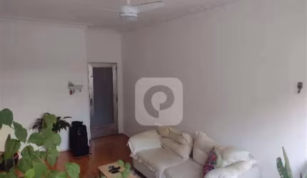 Oportunidade. 2 qts na Rua Carvalho Alvim!!!