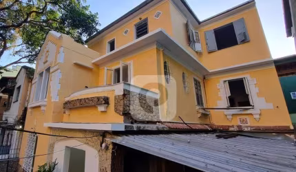 Casa EM RUA TRADICIONAL DA TIJUCA, PRÓXIMO AO METRÔ DE SÃO FRANCISCO XAVIER.