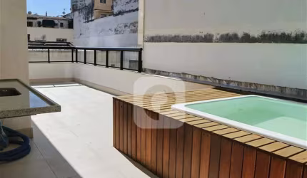 Descubra seu refúgio na Tijuca: Cobertura Duplex com Piscina em Rua Charmosa!