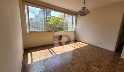 Apartamento de 2 quartos perto do Metrô com vaga.