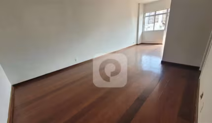 Cobertura Duplex, com 4 quartos, 2 vagas,  localizada em excelente rua na Tijuca.
