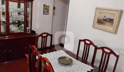 Três quartos, com portaria 24h no coração de Vila Isabel.