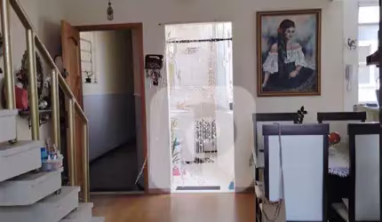 Apartamento duplex em  Vila Isabel com dois quartos.