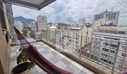 Apartamento com varanda, metro Afonso Pena.
