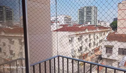 Excelente 2 quartos com varanda e vaga  à 5 minutos da estação do Metrô  Saens Peña.