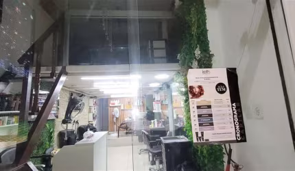 Ponto comercial reformado com mezanino, banheiro e copinha - 40m2