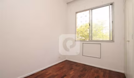 Apartamento de 2 Quartos com vaga , porteiro 24 horas e piscina, ao lado do Metro e Shopping!