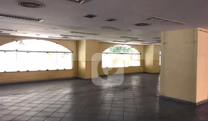Loja de 300m² - Centro, Andar inteiro! O Sonho dos Seus Negócios!