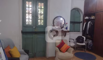 Casa duplex, com 4 quartos,  em rua charmosa na Tijuca.