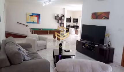 Casa Espaçosa e Versátil com Excelente Localização
