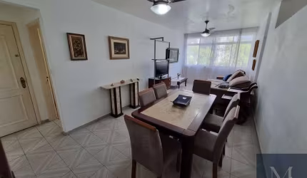 Região da Vila Maia. Reformado. Sala com 02 ambientes. 02 Dormitórios. 01 suíte. 03 banheiros. Dependência. 01 vaga. 03 quadras da praia.