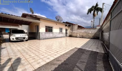 Casa com 3 quartos à venda no Centro, Bertioga , 200 m2 por R$ 650.000