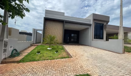 LINDA CASA TERREA CONDOMÍNIO