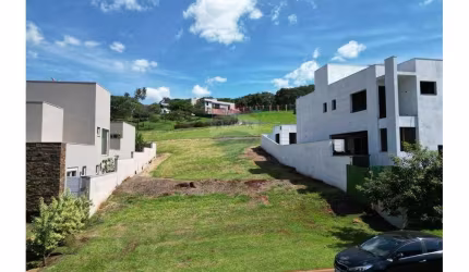 Terreno à Venda no Alphaville 3: 539 m² em Localização Privilegiada