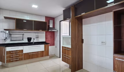 Apartamento 140m² com 3 Dormitórios (1 Suíte) – Amplo e Bem Localizado