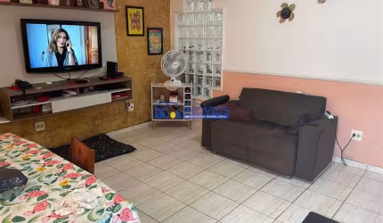 OPORTUNIDADE CASA VILA CAIÇARA PRAIA GRANDE
3 DORM.,SALA, COZINHA, 2 BANHEIROS, CHURRASQUEIRA E VAGA PARA 2 CARROS.
