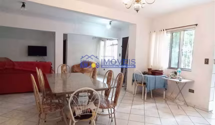 SOBRADO ISOLADO NA VILA MIRIM -  PRAIA GENADE. 
SOBRADO COM 4 DORS., 2 SUITES SALAS AMPLAS COM 2 AMBIENTES, COZINHA AMPLA, 1 DORMITÓRIO PARA DISPENSA, 4 BANHEIROS, VAGA PARA 10 CARROS.