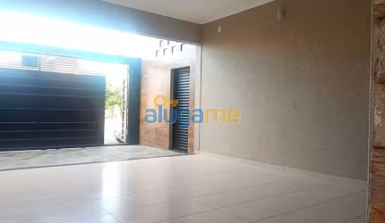 Linda casa a venda, com 3 dormitórios e piscina aquecida em bairro residencial