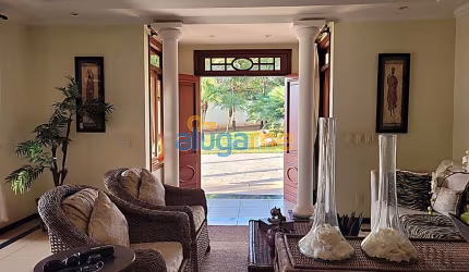 Vendo chácara de alto padrão com 3 dormitórios, piscina e energia fotovoltaica