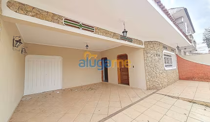 Casa residencial na Boa Vista com 4 dormitórios (1 suíte), 2 vagas e quintal.
